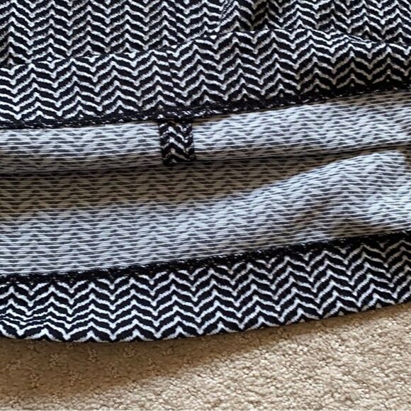 Loft dress. Size XS. Excellent condition. Black and white color - Picture 8 of 9